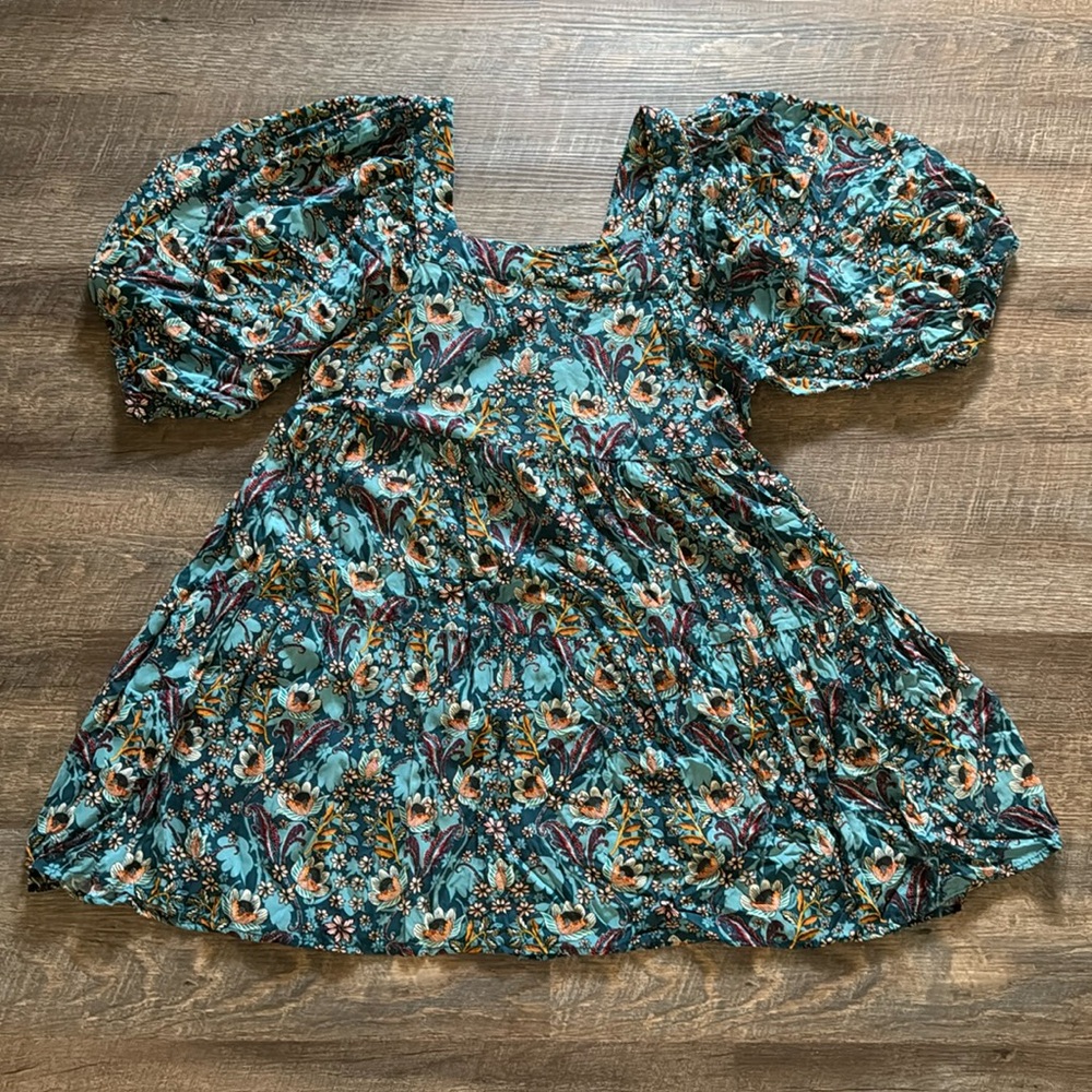 Size XL dress, smoke free, pet friendly home.